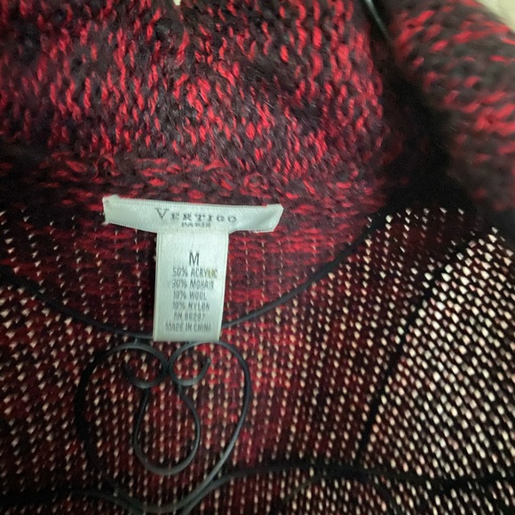 A long sweater - Picture 3 of 3